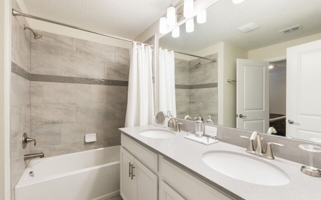 Champions Gate-ru1082