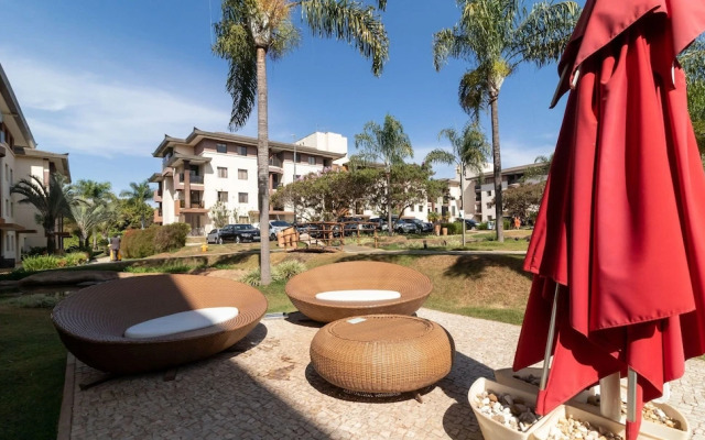 Apt With Balcony in a Condo With Pool - Clr0211