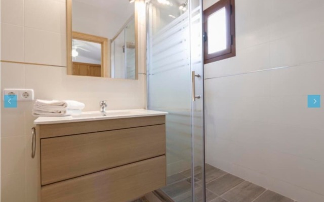 Villa - 6 Bedrooms with Pool - 105092