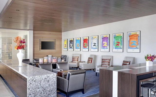 The Art Hotel Denver, Curio Collection by Hilton