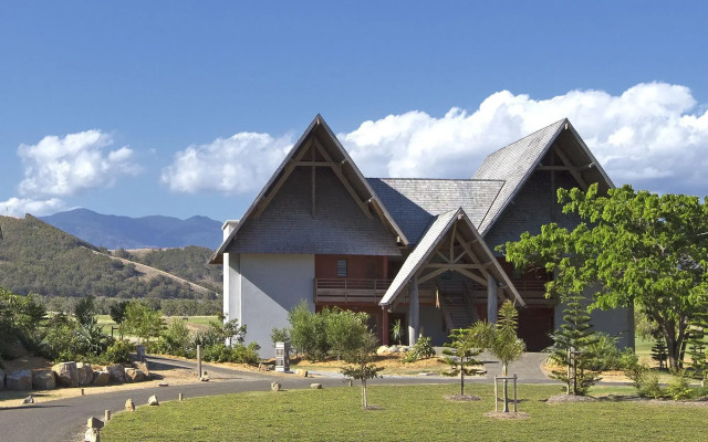 Sheraton New Caledonia Deva Spa & Golf Resort