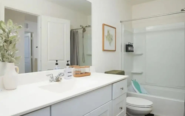 Rare Find Sleeps 13 Family Fun