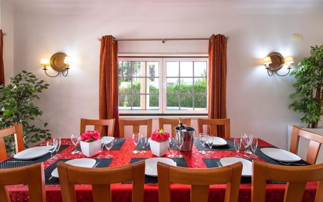 Aroeira Villa Sleeps 10 With Pool