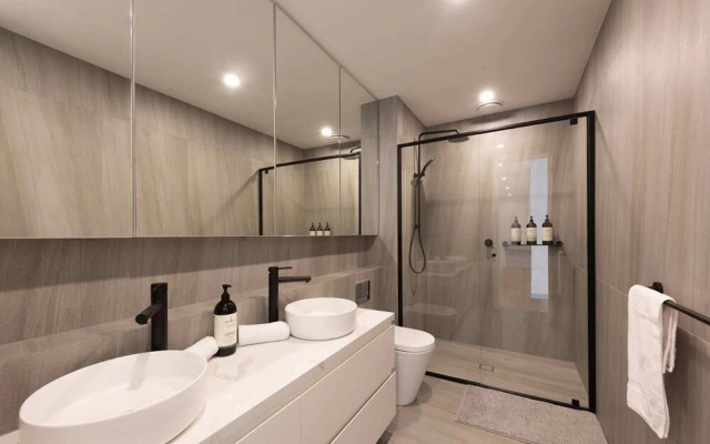 Modern 3 Bedroom Getaway Next to Chadstone