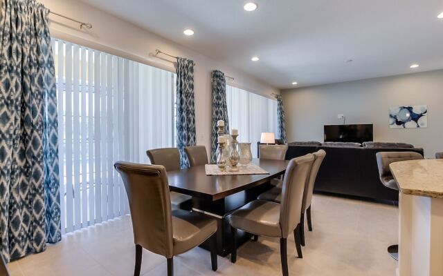 Solterra - 5204 Oakbourne Avenue