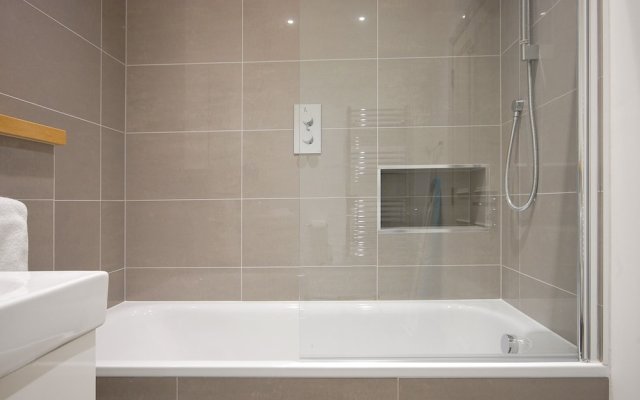 The Craven Hill Residence I - Hen11