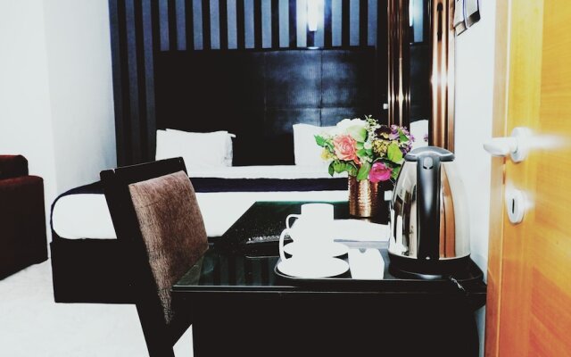 Cromwell Courtyard hotel