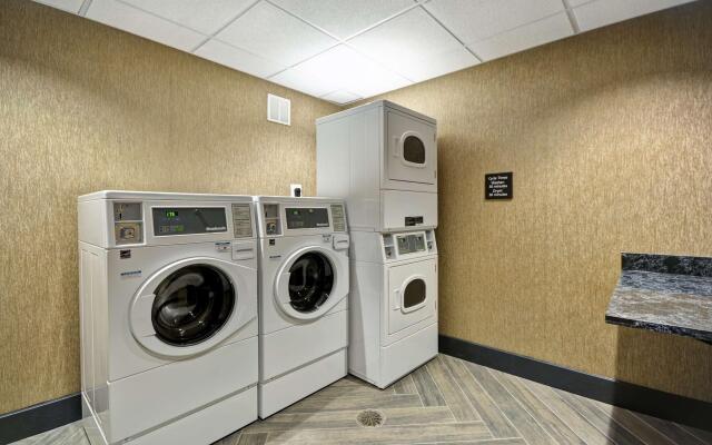 Hampton Inn & Suites Detroit/Warren