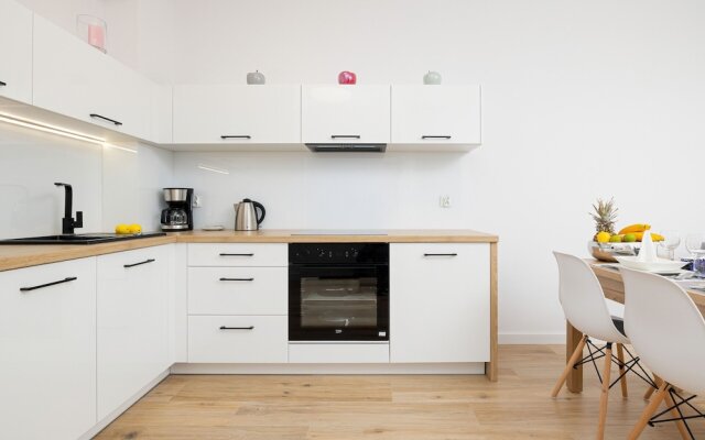 Nadbrzezna Apartments by Renters