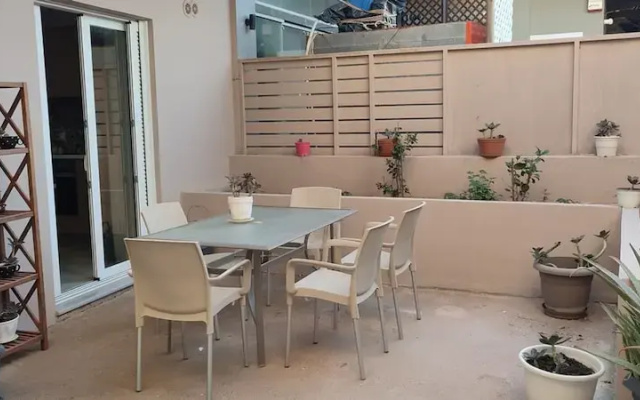 Litinas Beachfront Apartment