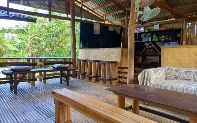 Banana Grove Backpackers Inn