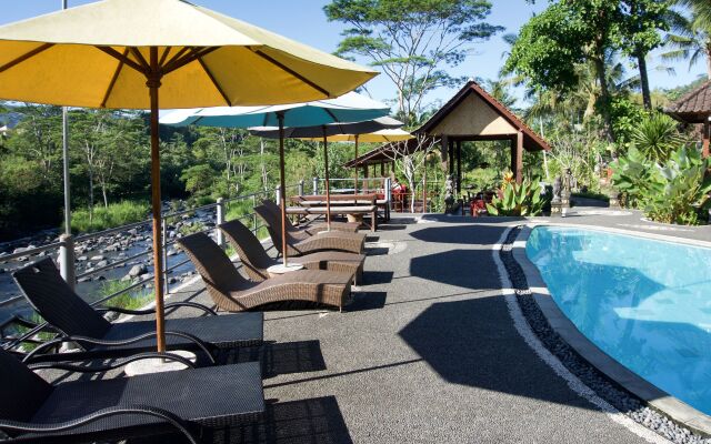 Tepi Sungai Guesthouse & Restaurant