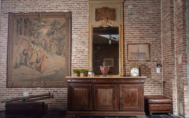 Unique Apartment In Historic Mansion