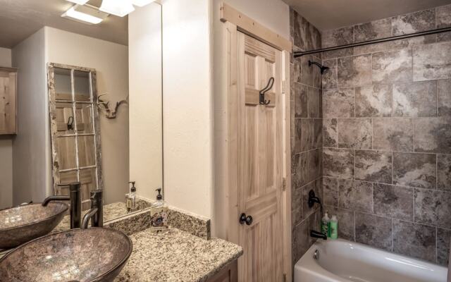 LOGINN - Four Bedroom Cabin