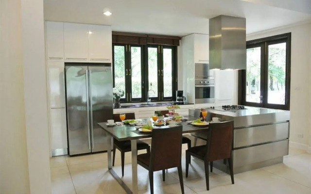 Phuket Ratchamaka Pool Villa