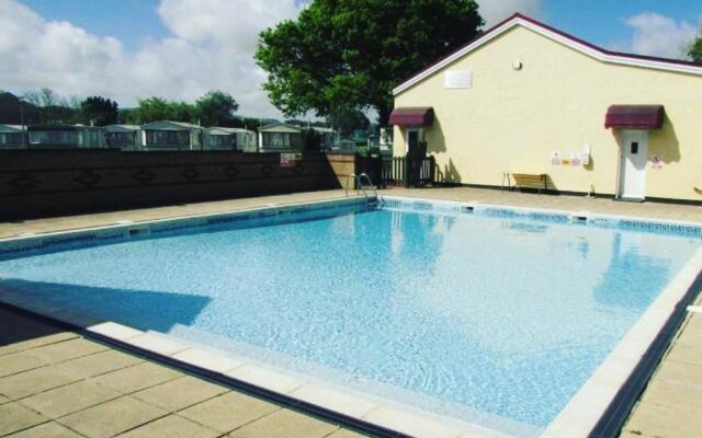 J2 static caravan at Fairway Holiday Park