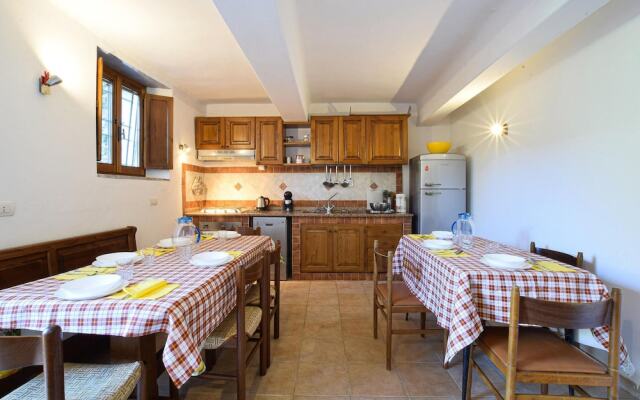 Awesome Home in Fabbiano With 5 Bedrooms and Wifi
