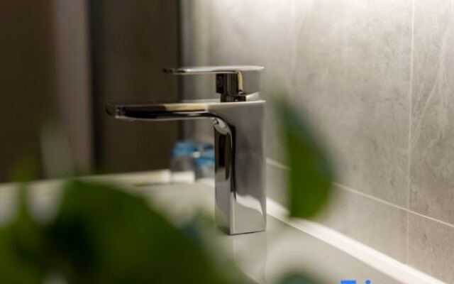 Qilai Light Luxury Hotel