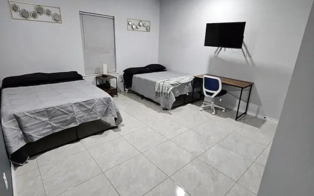 Beautiful Apartment 9 min to Mercedes Outlets