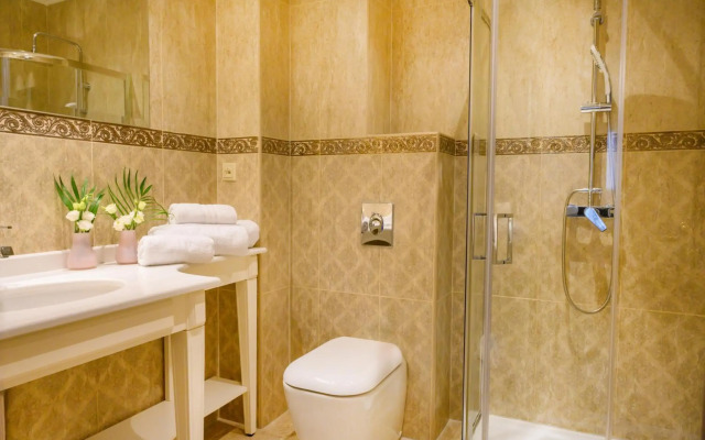 Emerald Suites
