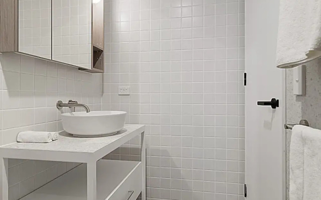 Bright Studio in Fremantle With Modern Finishes