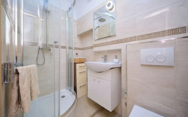 Apartment Galeriana Palace by Litto
