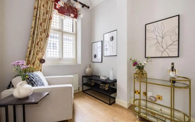 The Woking Wonder Captivating 3bdr Flat With Parking