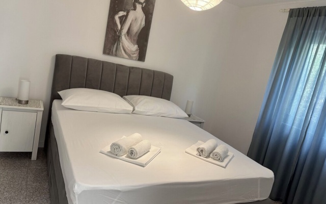 Apartments Sini