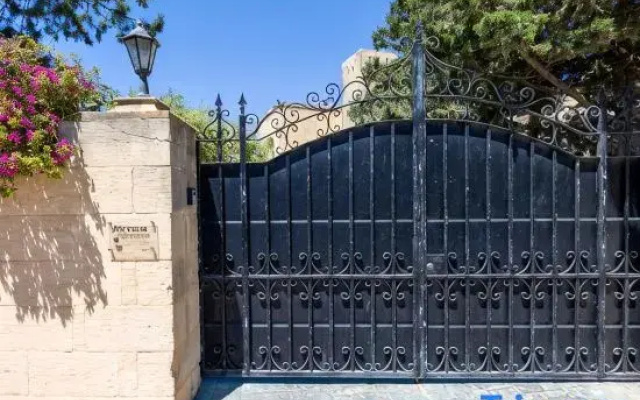 Villa Nirvana - 4 bedrooms (sleeps 8 + 2 kids) Qala village
