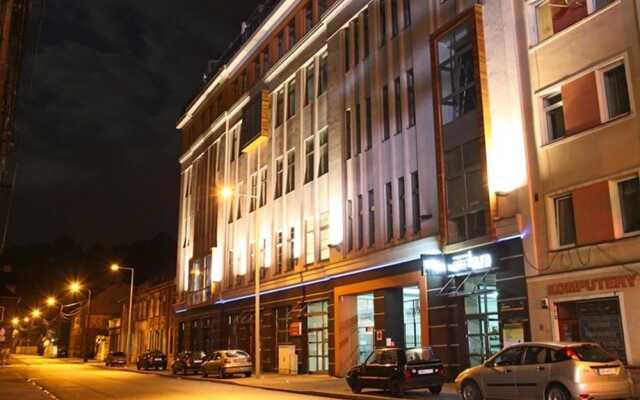 Młyńska 8 Apartament z prywatnym basenem