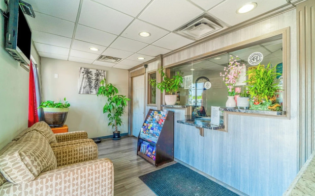 Deluxe Inn & Suites By OYO Miami OK