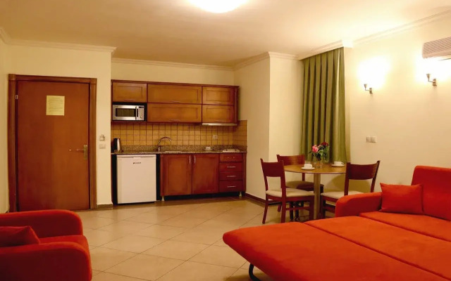 Club Karakas Apart