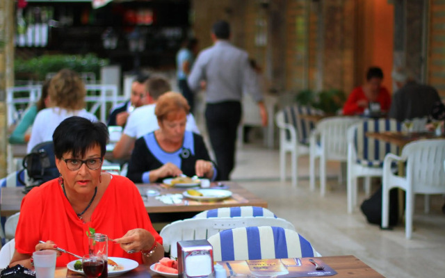 Myra Hotel