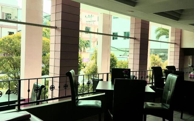 Paradise Hotel