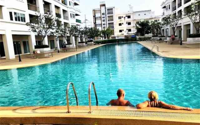 Platinum Suites Studio Condo Jomtien