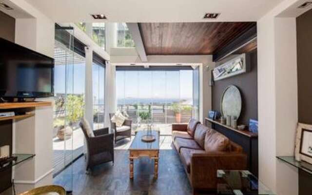 Beautiful Apartment w Deck Stunning Views Rhine Stone