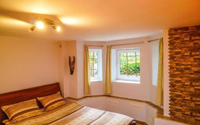 Top Center Apartment 2