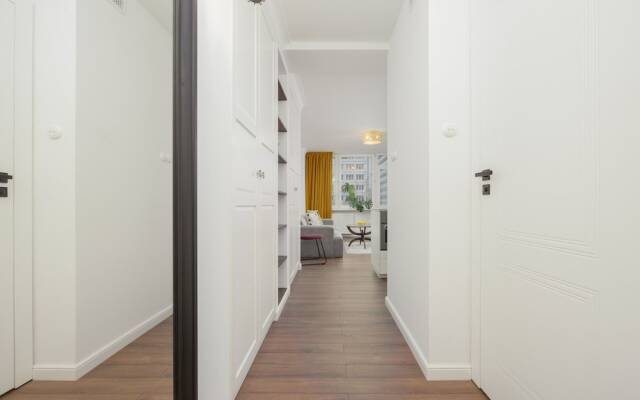 Marszałkowska Apartment by Renters