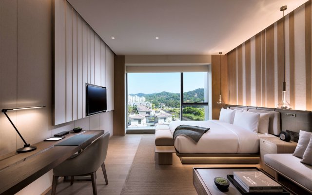 Joyze Hotel Xiamen, Curio Collection by Hilton