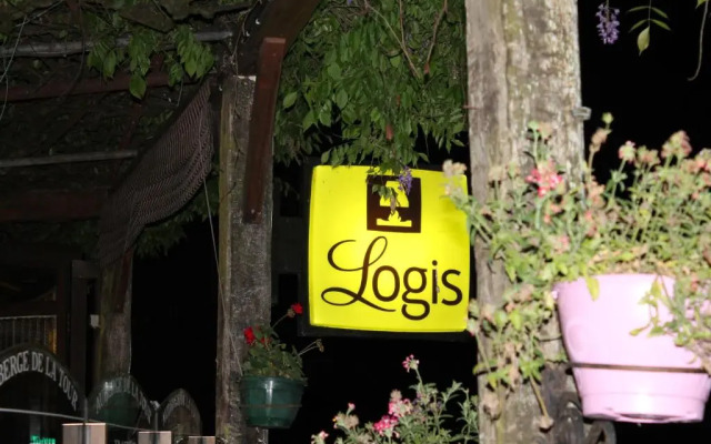 Logis Hotels  Auberge De La Tour   Hôtel Et Restaurant