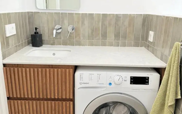 Azure Loft - 3min Walk to Beach, 10min to Old Town