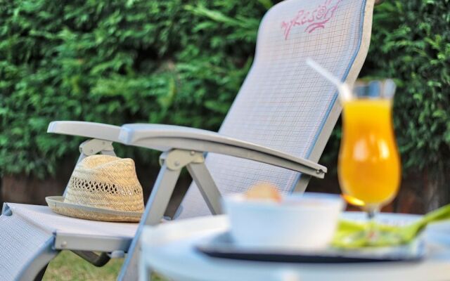 Elegant Maisonette Garden near Beach