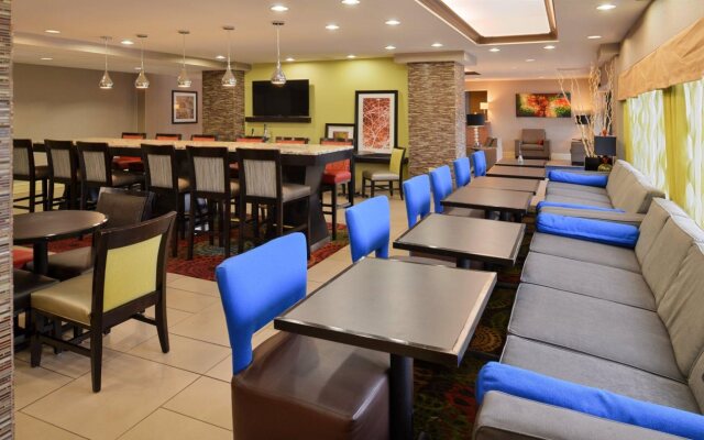 Holiday Inn Express Crestwood by IHG