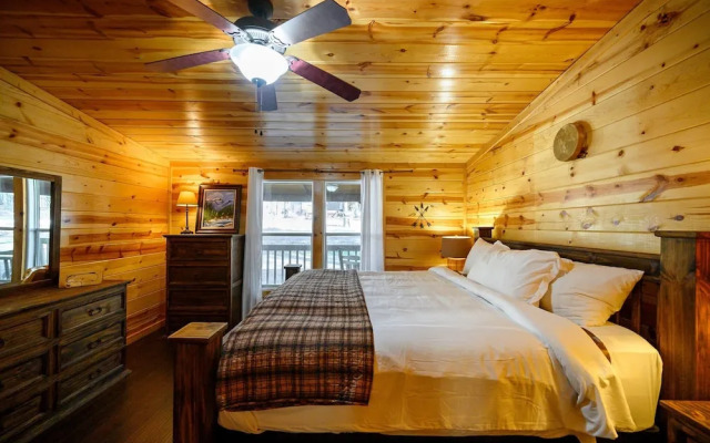 Outlaw Rose Cabin for 8!