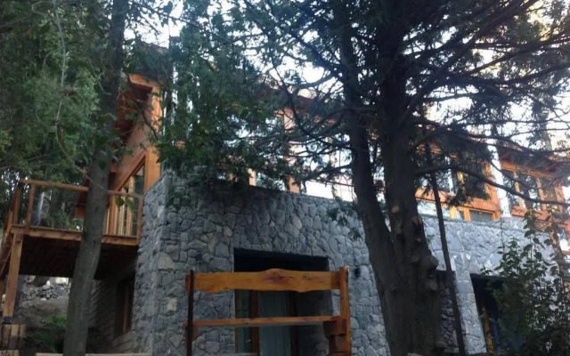 Maria del Bosque Apart Hotel / Cabañas