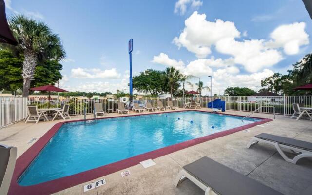 Motel 6 Lakeland, FL