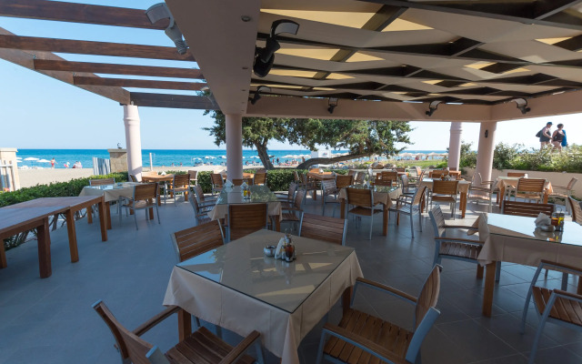 Amaryllis Front Beach Hotel