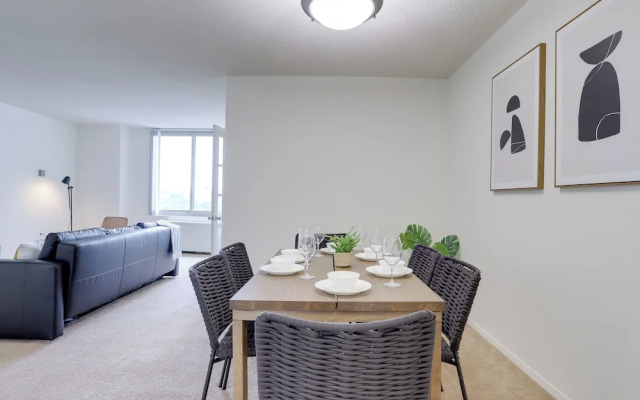 Airport Proximity- Apt in Crystal City