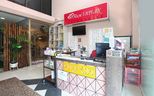 SPOT ON 89796 D'noor Budget Inn