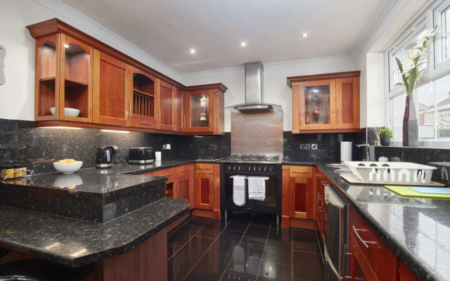 Homebird Property - Carter Knowle House